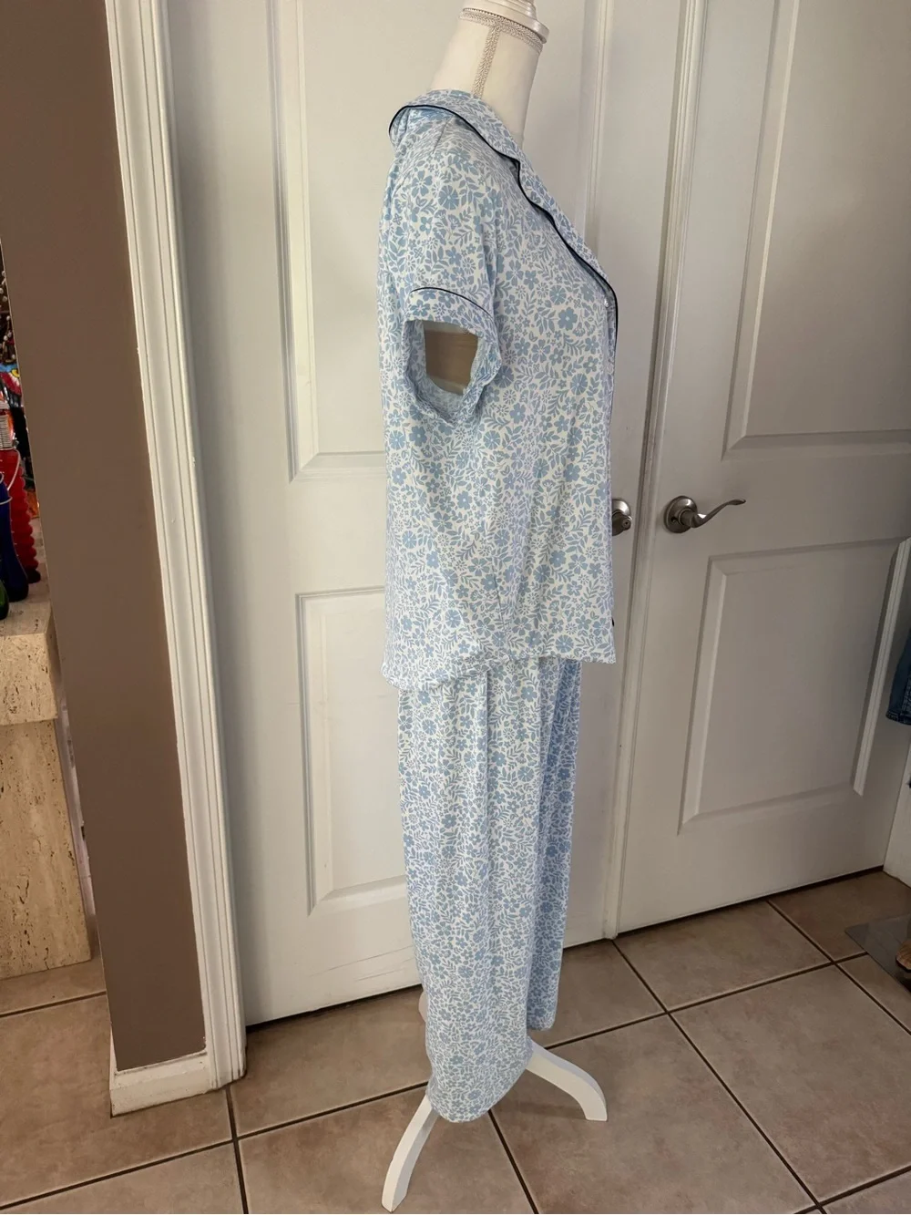 Kate Spade New York Women's Blue Floral Short-Sleeve Pajama Set. Size L.MSRP $78